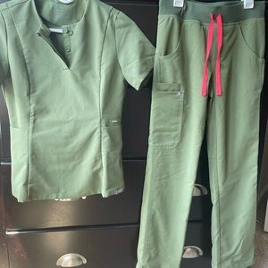 Figs Limited Edition Set XXS top Petite length Bottoms